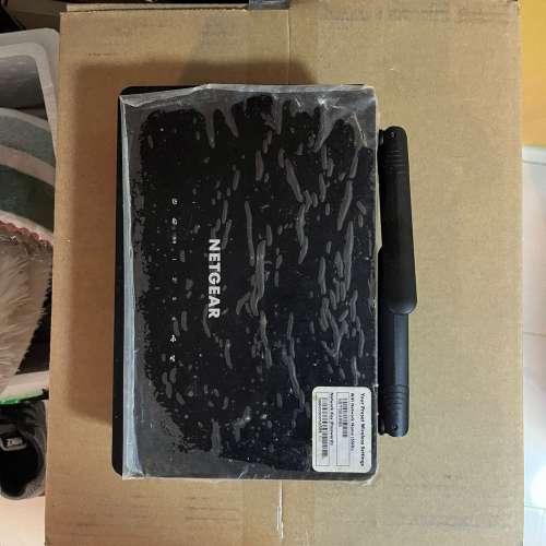 NETGEAR R6220 ROUTER