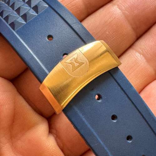 9成新 市場少有 現行型號 定價 JPY495,000 頂級旗艦型號 120響重厚感亮麗藍色陶瓷圈...