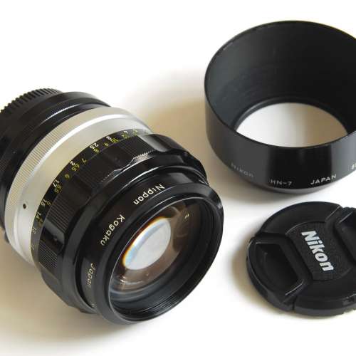 Nikon 85mm f1.8 Nippon Kogaku Nikkor-H non-AI with  HN-7  metal hood