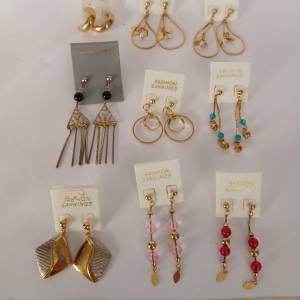 清理存貨平售賣加送禮品， 一手 9對耳環 共售200元，.no.D4.1.26