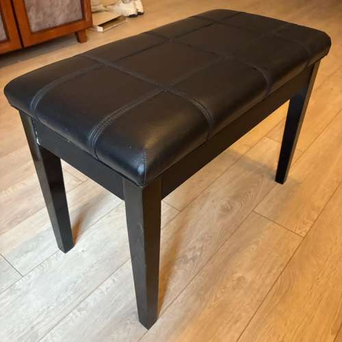 黑色鋼琴凳