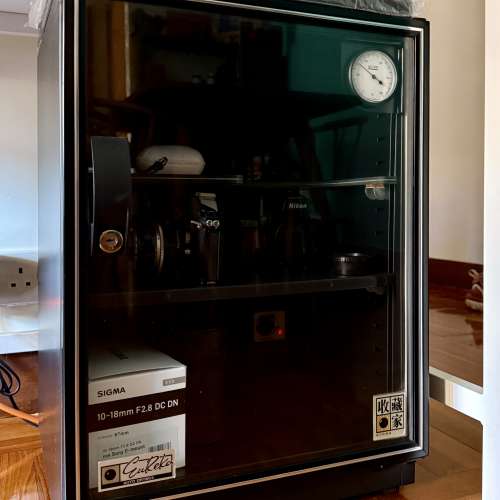 收藏家 電子防潮箱 (AD-70)