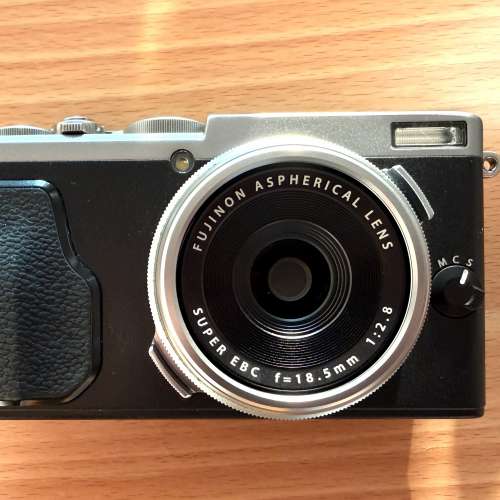 新淨Fujifilm X70 相機，長放防潮箱