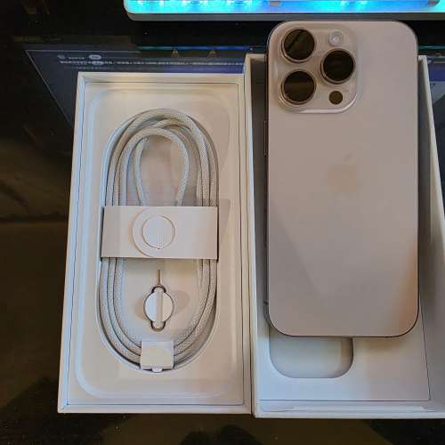 Apple iPhone 16 Pro 256GB 沙漠金