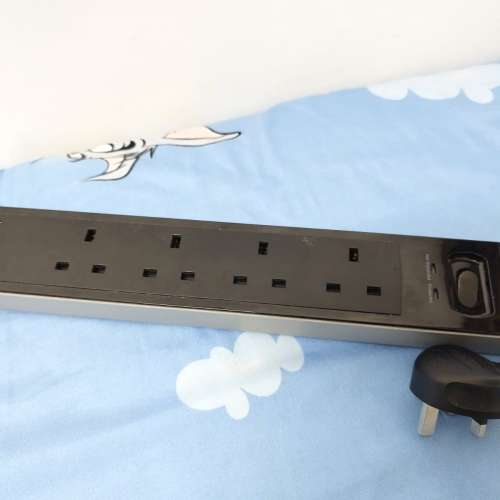 13A拖板Targus Smartsurge4--香港通用--插蘇位防雷保護拖板--原裝行貨--二手全正常...