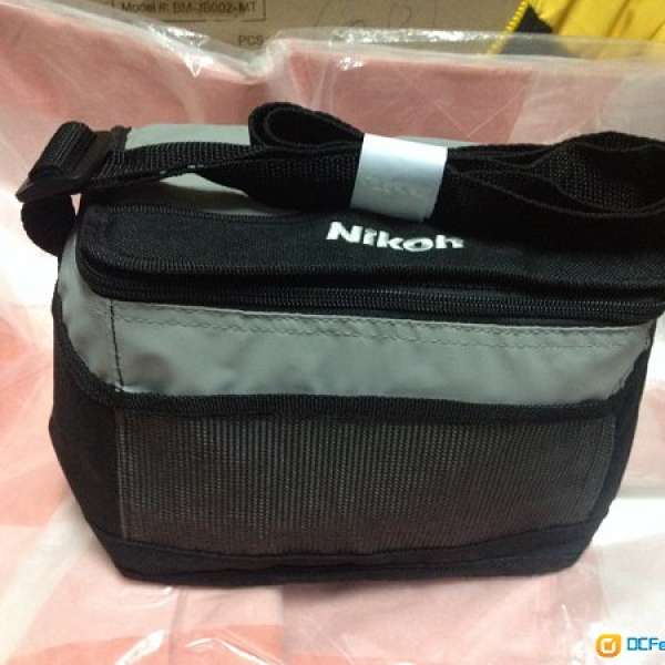 Nikon  厚身袋(塑膠內膽 )14x23x26cm New
