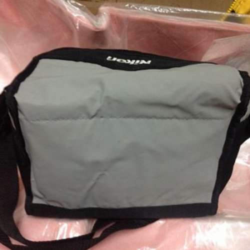 Nikon  厚身袋(塑膠內膽 )14x23x26cm New