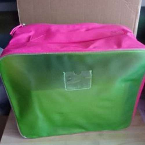 CLAIRE. 儲物手挽袋-25x30x13高Cm    可以旅行用  全新--