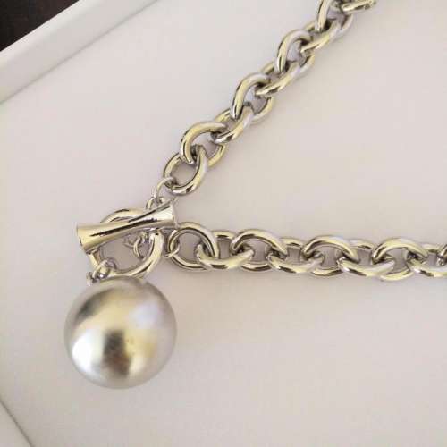 New Angus & Coote chunky necklet