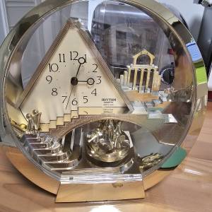 * 日本制 * Rhythm * 麗聲＊座枱 *  動感公仔 鐘 *