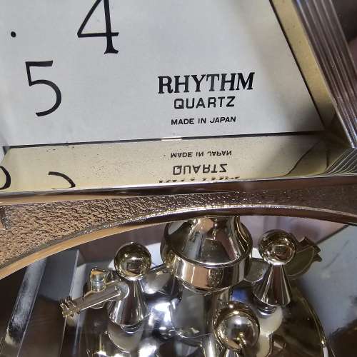 * 日本制 * Rhythm * 麗聲＊座枱 *  動感公仔 鐘 *