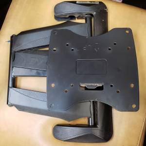 NB757-L400雙搖臂式牆架一套，旺角道自取