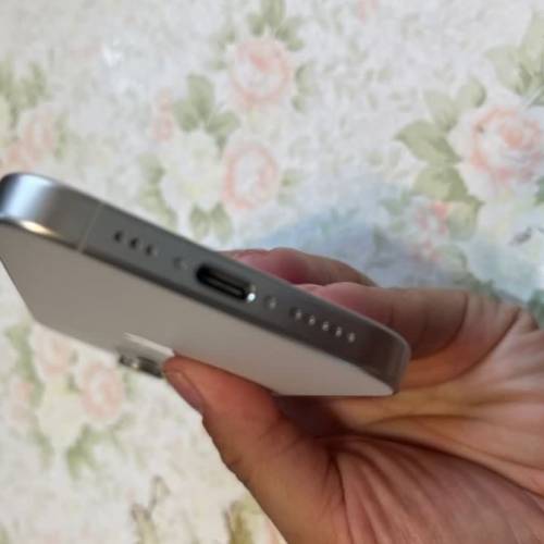 iPhone 15 PRO 256G, 99% 新，電 88%, 齊包裝配件，香港行貨