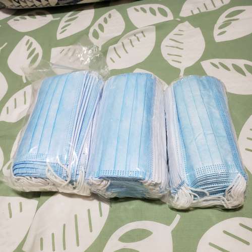 防疫醫生護士口罩三大包 ，  屯門良景村取。