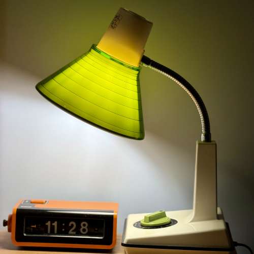 出售 昭和時期 HITACHI 日立 座枱燈一箋，100%正常，整體90%新，款式經典，有120分...