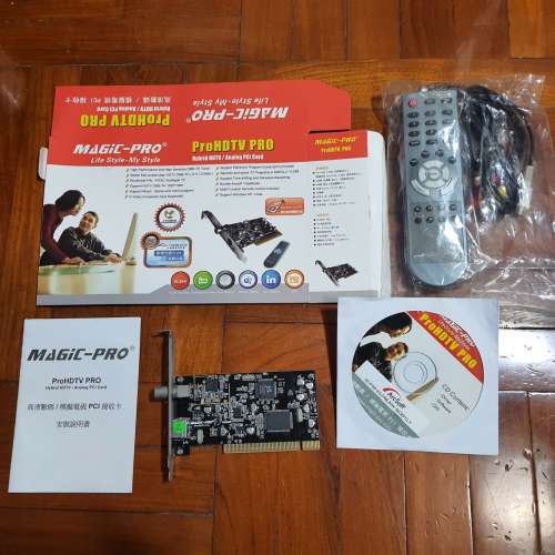 Gigabyte 底板、Radeon 顯示卡、Magic-PRO HDTV 卡 ( *註：零件機)