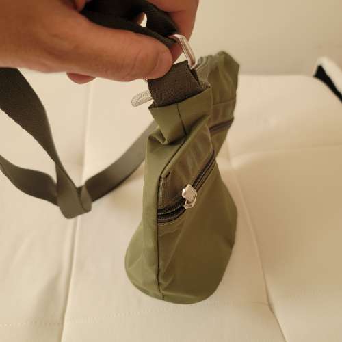 LeSportsac 軍綠色側咩袋