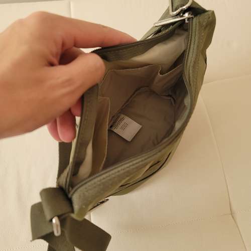 LeSportsac 軍綠色側咩袋