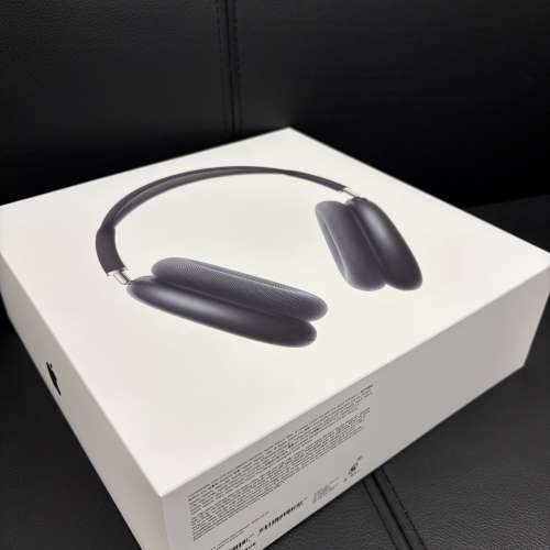 AirPod Pro Max with Smart Case