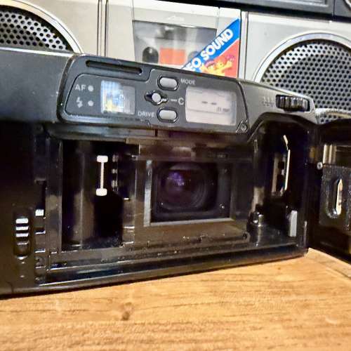 出售Pentax菲林相機1部，型號zoom70x，100%正常，閃光燈正常，日後功能正常，但只...