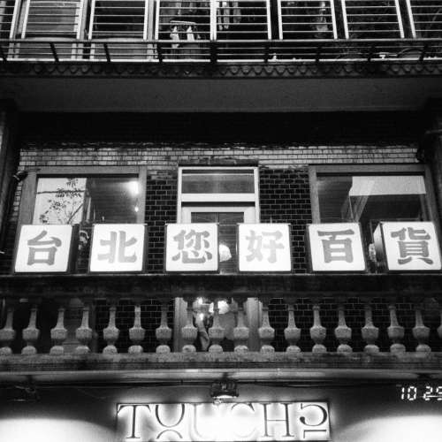 出售Pentax菲林相機1部，型號zoom70x，100%正常，閃光燈正常，日後功能正常，但只...