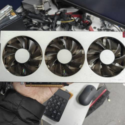 ASUS RADEON VII 鐳7 16GB