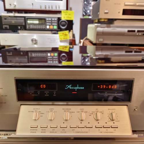 Accuphase C-2810