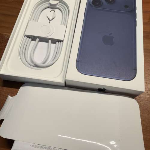 iPhone 17 pro 256g blue 99% new