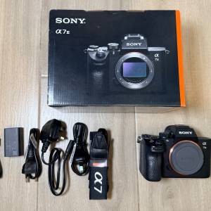 Sony A7III 機身（快門約 7 萬）連原盒、原廠電池、SmallRig L 架、Commlite F 轉 E...