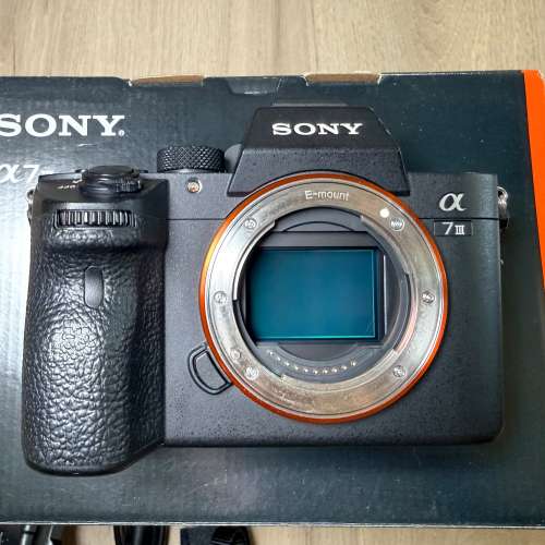 Sony A7III 機身（快門約 7 萬）連原盒、原廠電池、SmallRig L 架、Commlite F 轉 E...