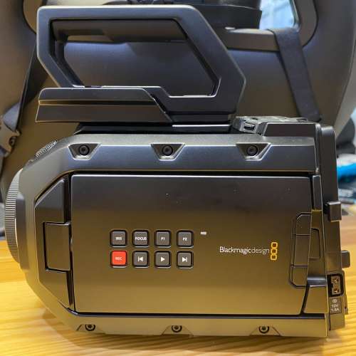Blackmagic URSA MINI4K電影機。附提把和手柄，成色如圖，功能正常，佳能EF接口，...
