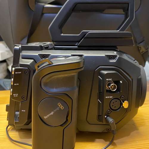 Blackmagic URSA MINI4K電影機。附提把和手柄，成色如圖，功能正常，佳能EF接口，...