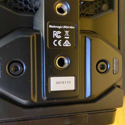 Blackmagic URSA MINI4K電影機。附提把和手柄，成色如圖，功能正常，佳能EF接口，...