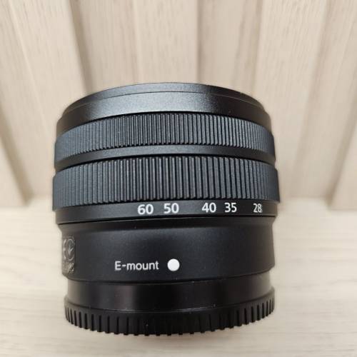 Sony FE 28-60mm kit len