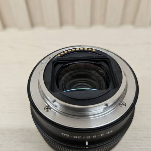 Sony FE 28-60mm kit len
