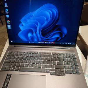 Lenovo IdeaPad Pro 5 16吋 2.8K OLED Intel  Ultra 9 32GB 1TB SSD  rtx 5050 GPU.