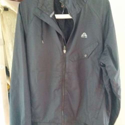 80%新Nike ACG 黑色外套風褸內有Layer Wind Breaker 防風防水