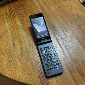 Kyocera Digno A202KC 摺疊式智能手機