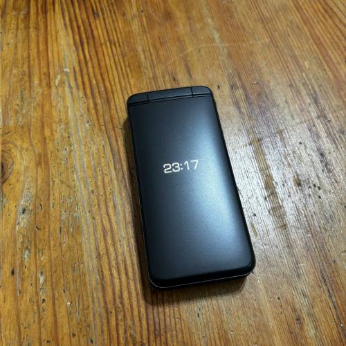 Kyocera Digno A202KC 摺疊式智能手機