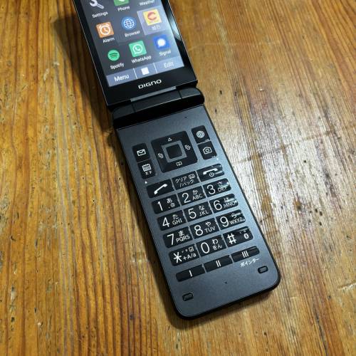 Kyocera Digno A202KC 摺疊式智能手機