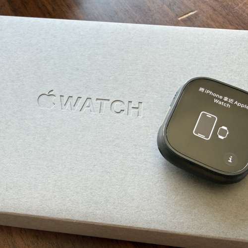 Apple Watch Ultra 4 49mm 黑色鈦金屬錶殼 連 深橄欖色登峰手環