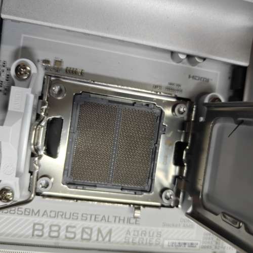 GIGABYTE 技嘉 B850M AORUS STEALTH ICE 純白 背插式