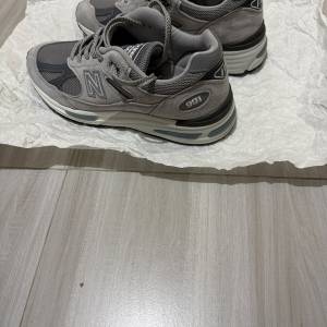 New Balance 991 v2