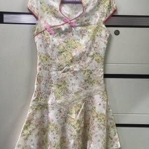 粉色碎花改良旗袍