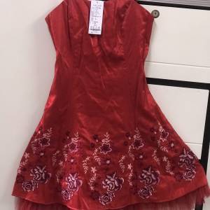 紅色碎花吊帶裙