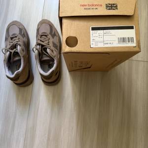 New Balance 991 V2