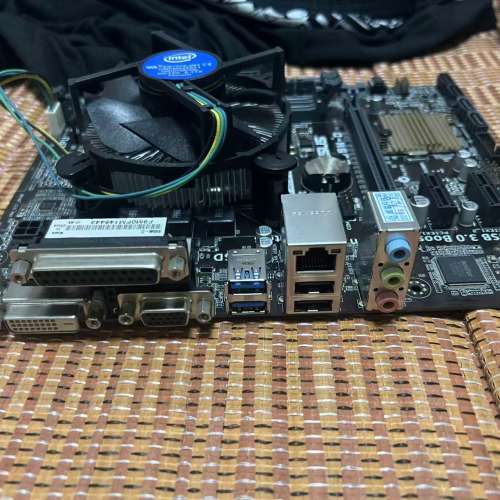 ASUS B85M-D 主機板連Intel散熱器及I/O檔板 i3-4160 8G RAM