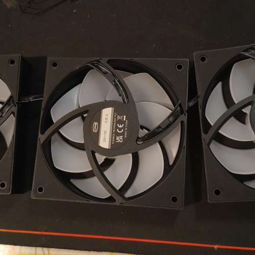 三把黑色 12cm ARGB 散熱風扇