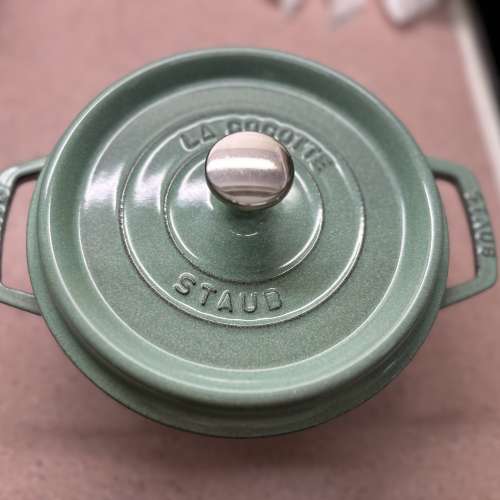 STAUB琺瑯鑄鐵鍋 圓形燉鍋 20cm/2.2L （香草綠）