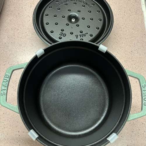 STAUB琺瑯鑄鐵鍋 圓形燉鍋 20cm/2.2L （香草綠）